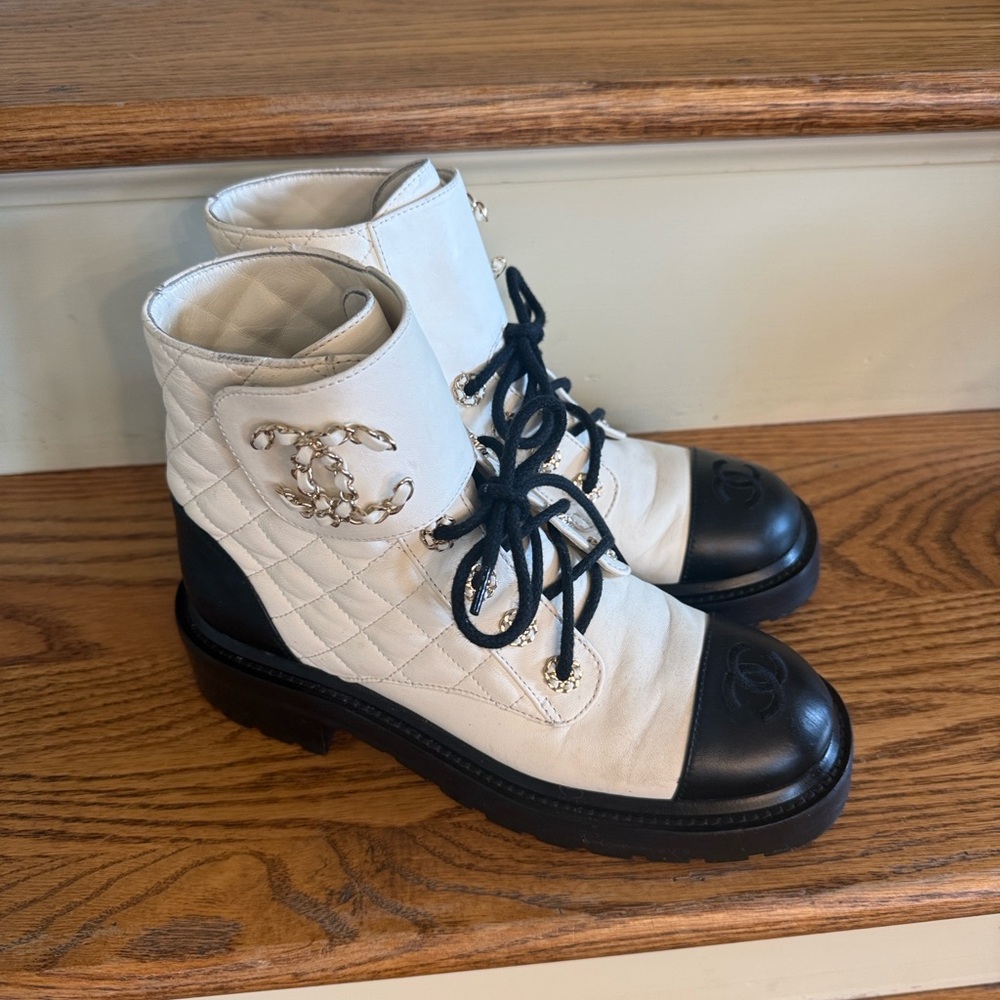 CHANEL Quilted CC Cap ToeTwo-Tone Combat Boots, Made in Italy style G36424